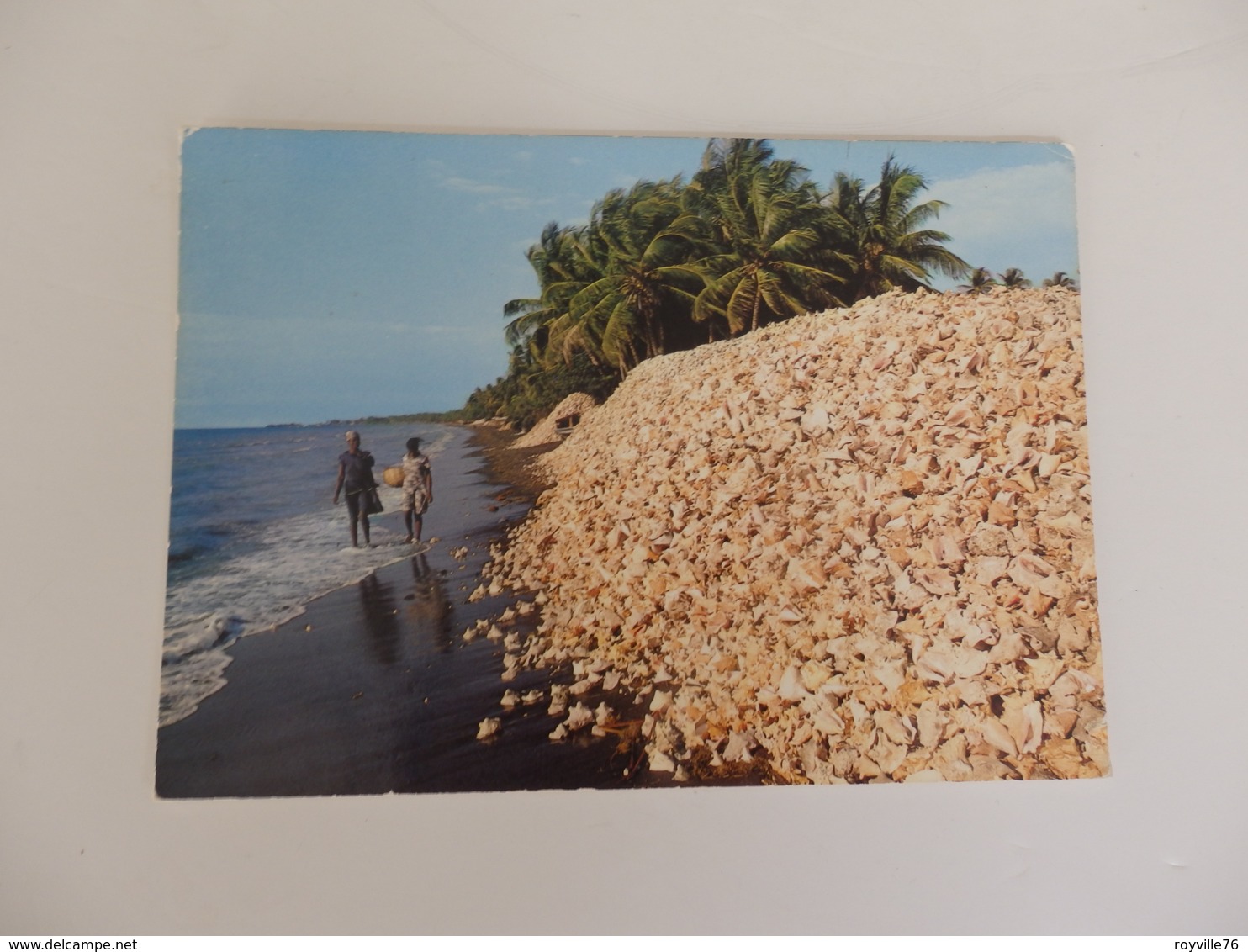 Haiti, Ca-Ira Léogâne: Milloins Of Discarded Conch Shells Have Formed The World's Most Beautiful Garbage Pile. - World