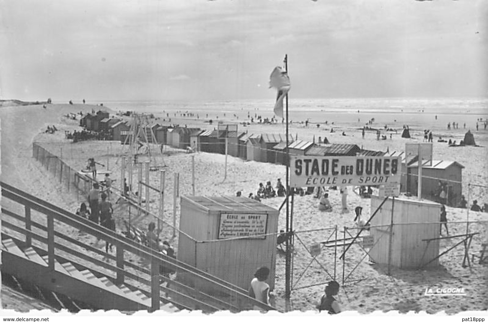 62 - BERCK PLAGE La Plage Au Stade Des Dunes ( Ecole De Sport ) CPSM Dentelée Noir Blanc Format CPA - Pas De Calais - Berck