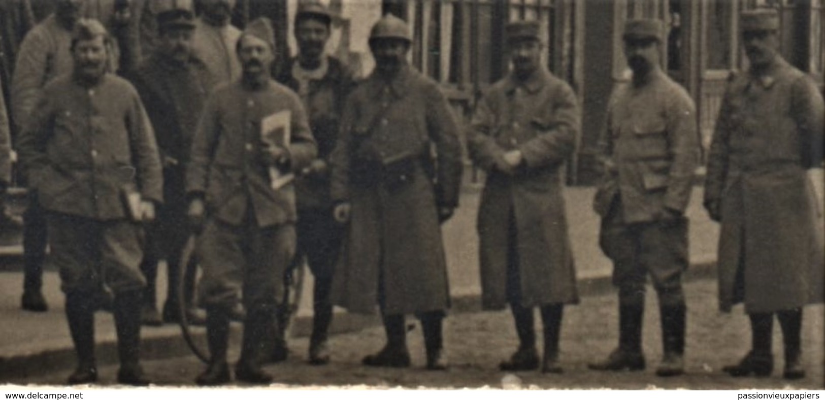 CARTE PHOTO HONDSHOOTE SOLDATS FRANCAIS Devant L'HÖTEL DE VILLE Avec GUERITE 14/18) - Hondshoote