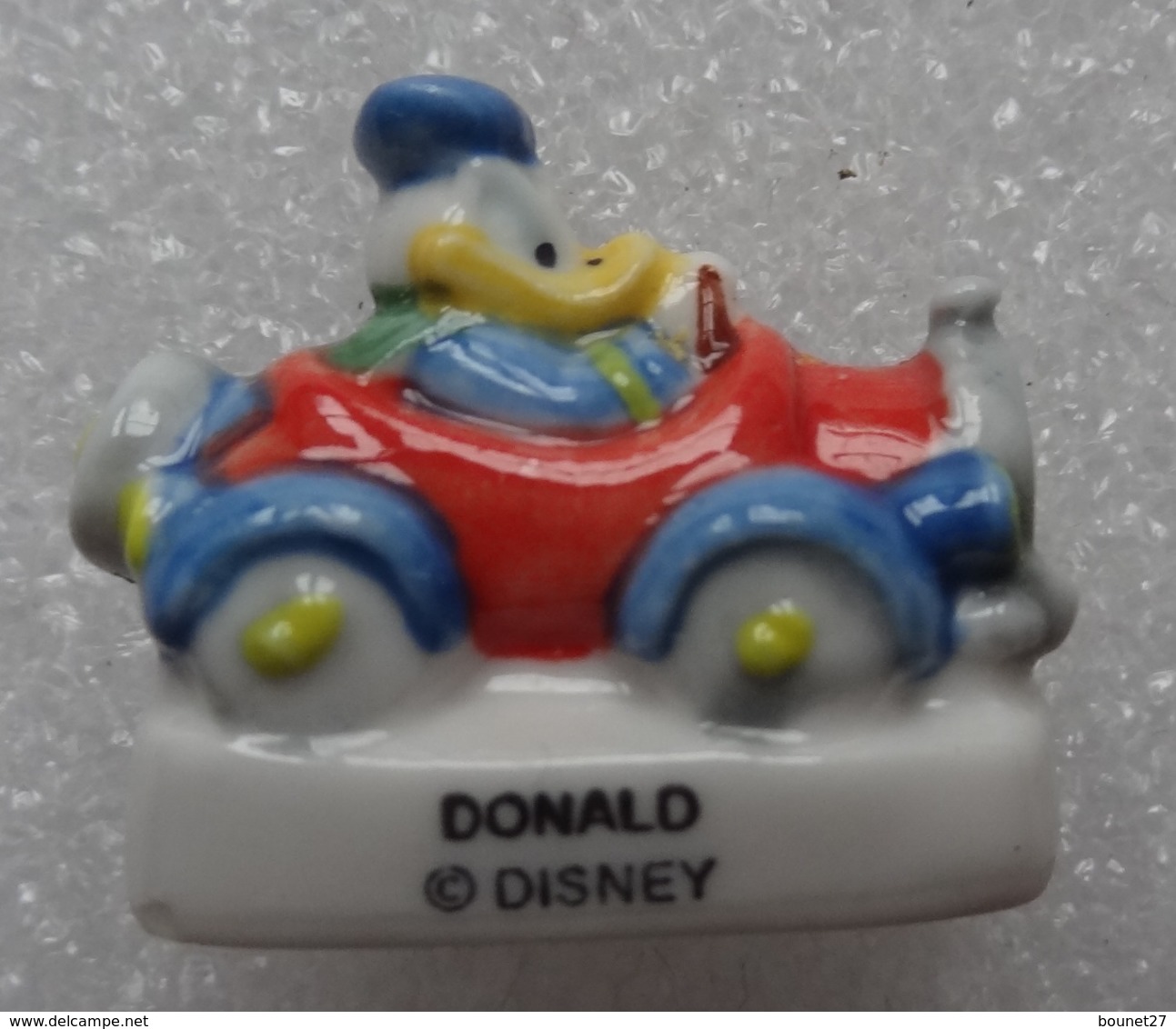 Fève Brillante " Donald Duck Conduit Une Voiture DISNEY " - Disney