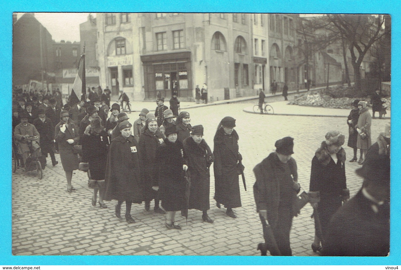 Carte Photo Défilé Dans Les Rues De Cambrai 1928 - Commémoration Guerre 1914 Endroit Localisé Voir Détail 59 Nord - Cambrai