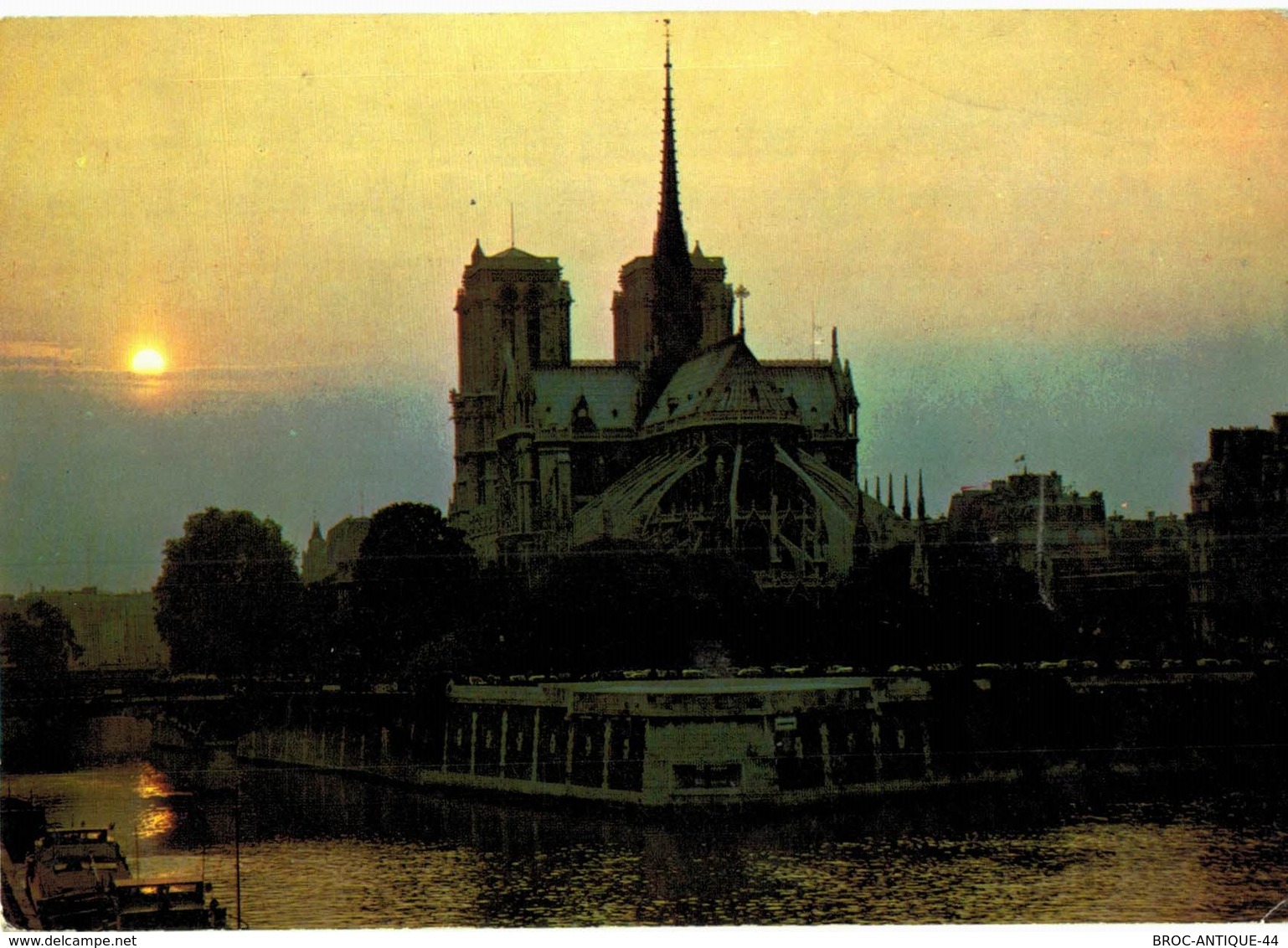 LOT N°157 - LOT DE 500 CARTES DE NOTRE DAME DE PARIS