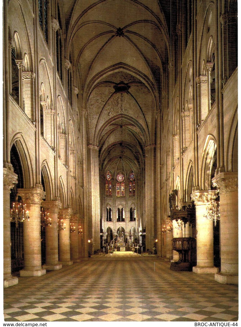 LOT N°157 - LOT DE 500 CARTES DE NOTRE DAME DE PARIS