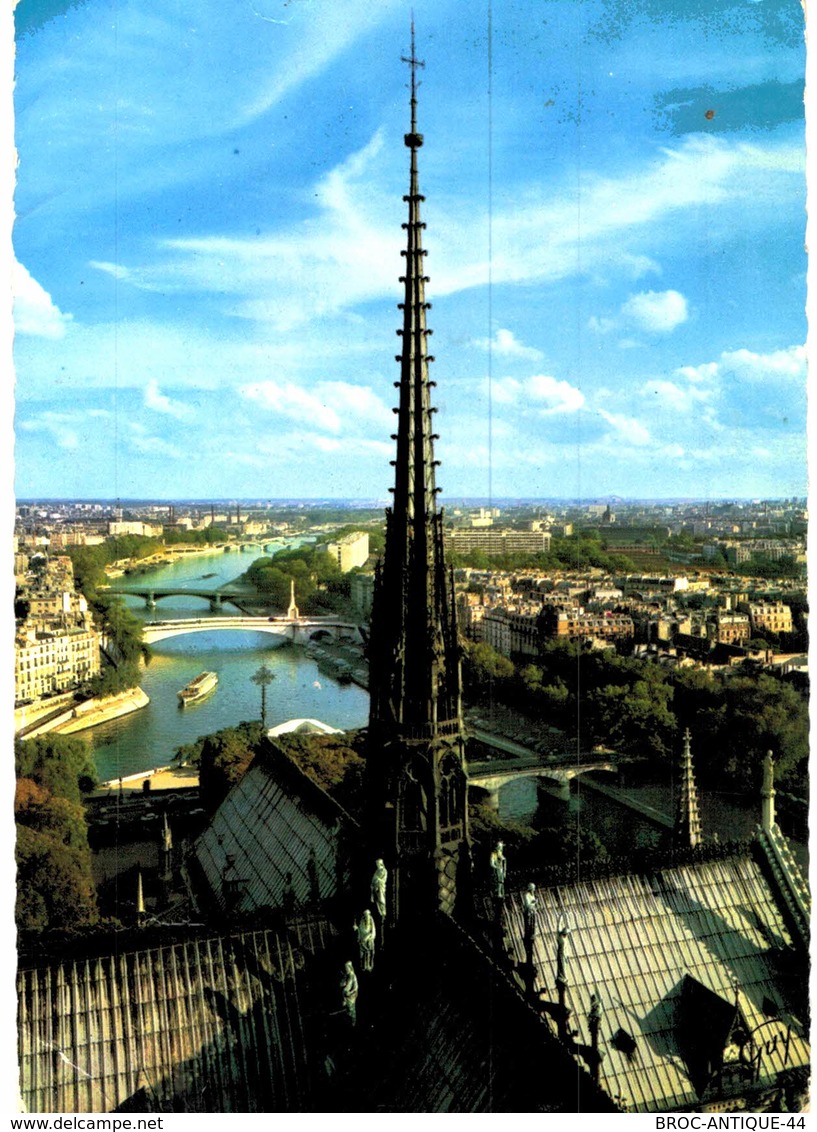 LOT N°157 - LOT DE 500 CARTES DE NOTRE DAME DE PARIS