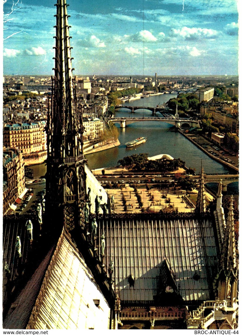 LOT N°157 - LOT DE 500 CARTES DE NOTRE DAME DE PARIS