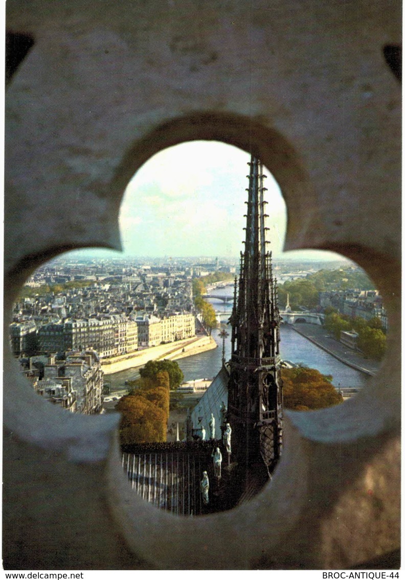 LOT N°157 - LOT DE 500 CARTES DE NOTRE DAME DE PARIS