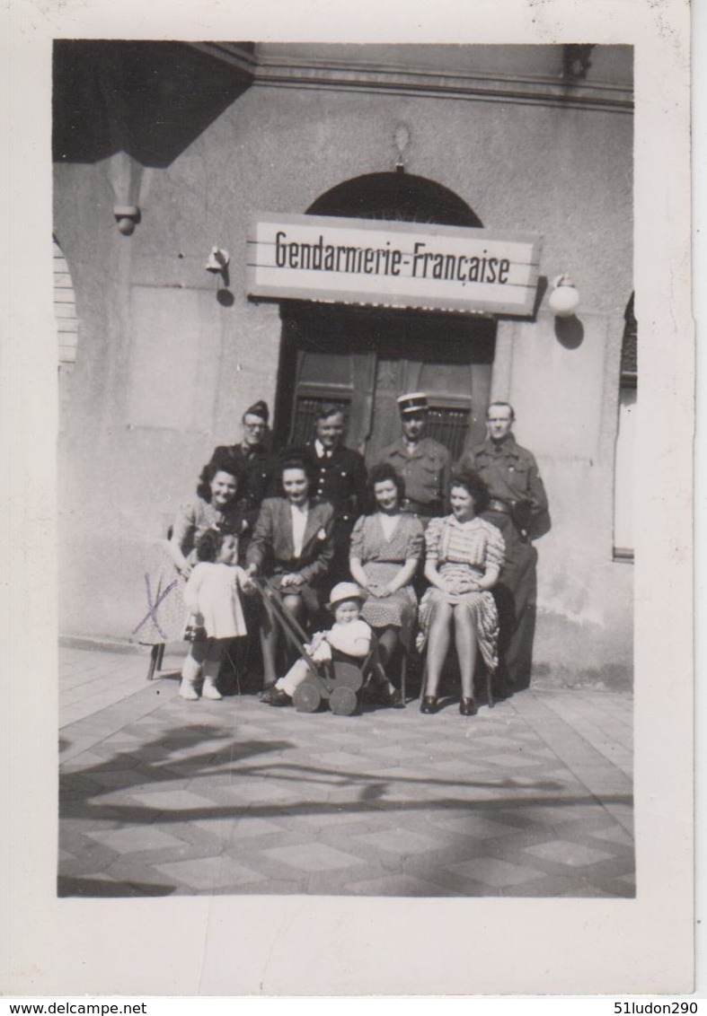 Photo Adenau (Rhénanie-Palatinat) - Gendarmerie Française - Années 45/50 (format 6,5 X 9,5 Cm) - Métiers