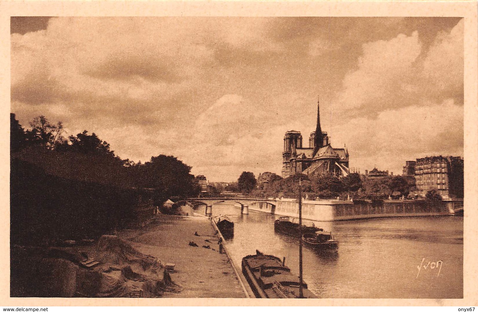 Carte Postale PARIS (75) Cathédrale Notre-Dame 1163-1260 Flèche Tombée 15-04-2019-Religion-Eglise-Bâteau-Péniche - Kerken