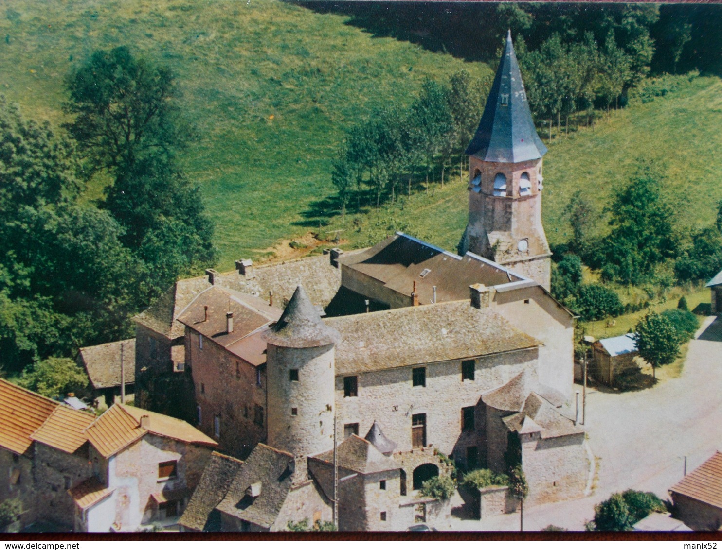 12 - LUGAN - Maison De Retraite "N.D. De Grâces" - Commanderie Des Chevaliers De Malte. (Vue Aérienne Très Rare) - Autres & Non Classés