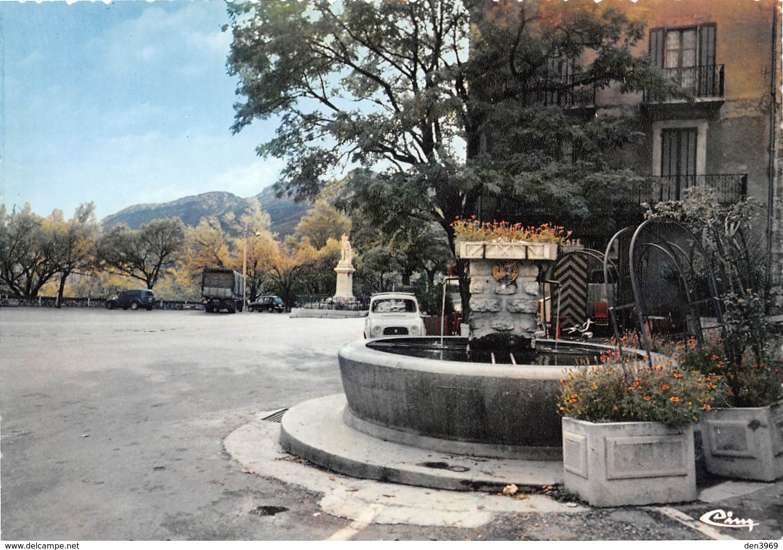 SERRES - La Place De La Liberté - Fontaine - Renault 4L - Autres & Non Classés