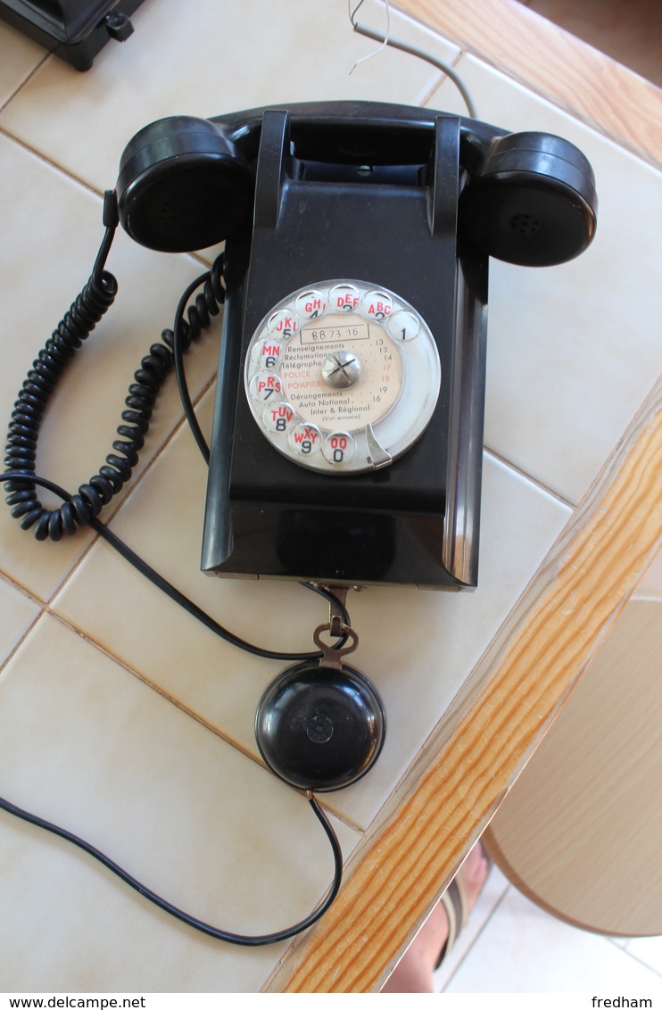 TELEPHONE MURAL 1966 EN BAKELITE - Téléphonie