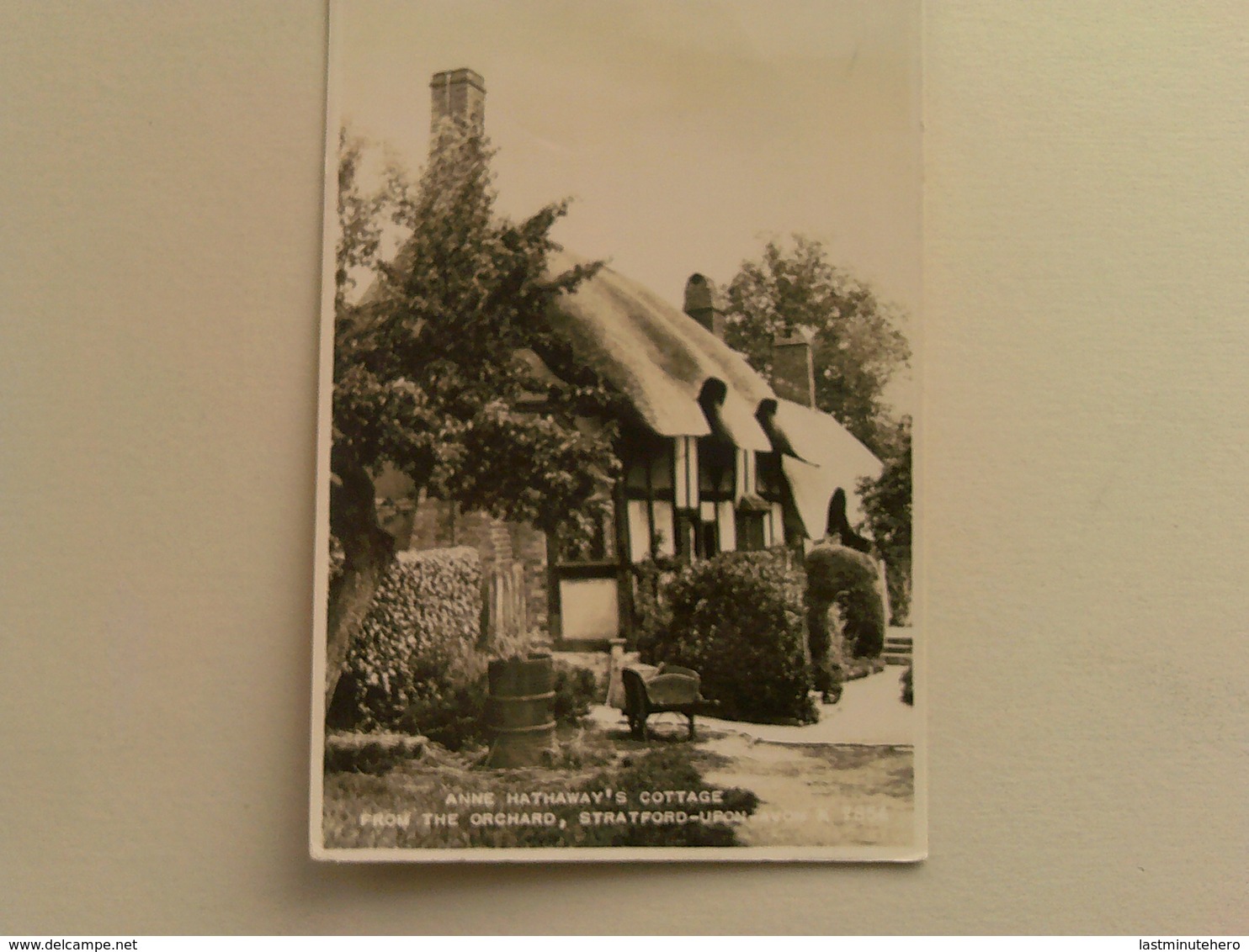 Black And White  Postcard -  Anne Hathaway's Cottage, Stratford Upon Avon - Stratford Upon Avon