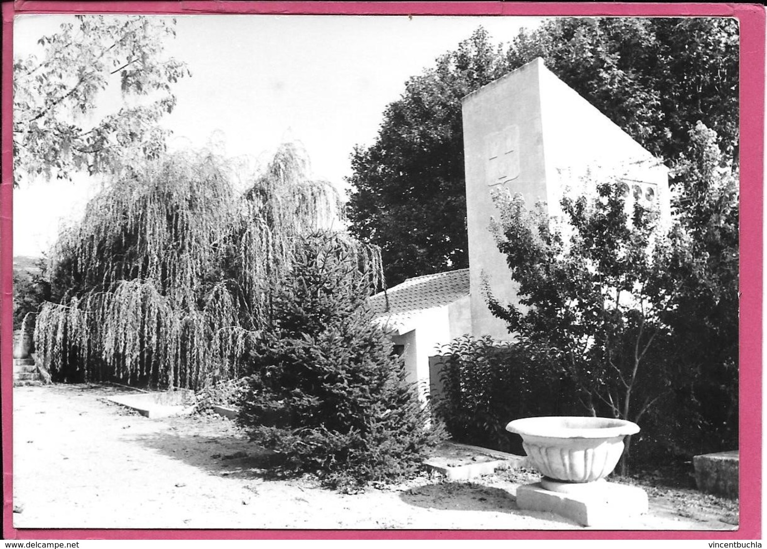 Eyguières - Jardin De La Fontaine Des Bormes - Eyguieres