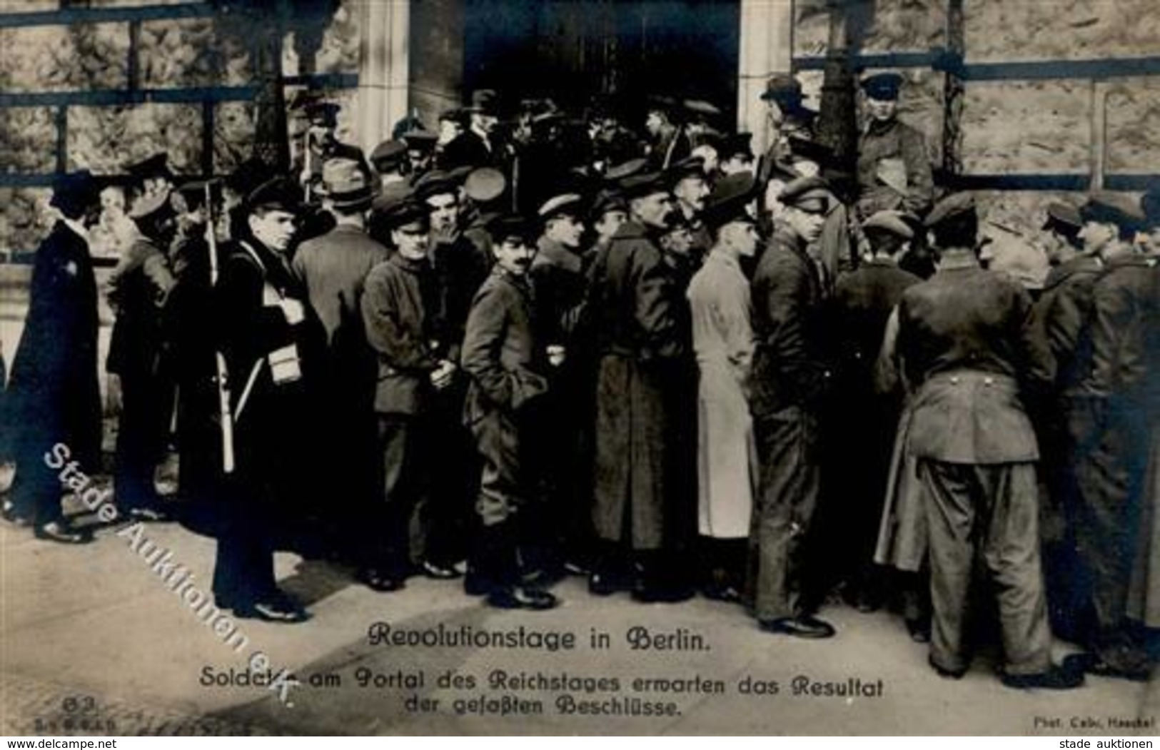 REVOLUTION BERLIN 1919 - Soldaten Am Portal Des Reichstages Erwarten Das Resultat Der Gefaßten Beschlüsse (3) I - Krieg