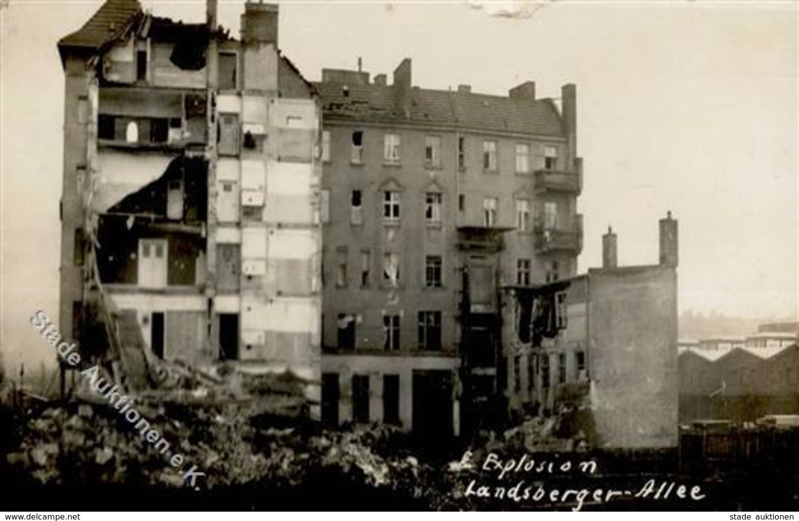 Berlin Friedrichshain (1000) Landsberger Alle Nach Explsion Foto-Karte I-II - Cameroon