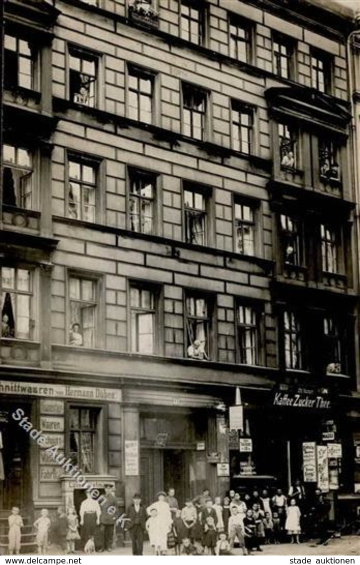 Berlin Friedrichshain (1000) Langestr. 45 Wäschefabrik Düben, Hermann Lebensmittelhandlung Otto Neumann Foto-Karte I-II - Kamerun