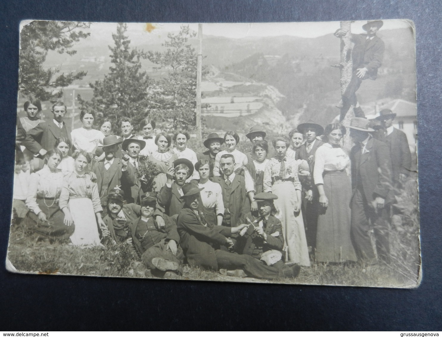 19927) FOTO NUMEROSO GRUPPO DI PERSONE PROBABILMENTE ITALIA 1925 CIRCA - Persone Anonimi