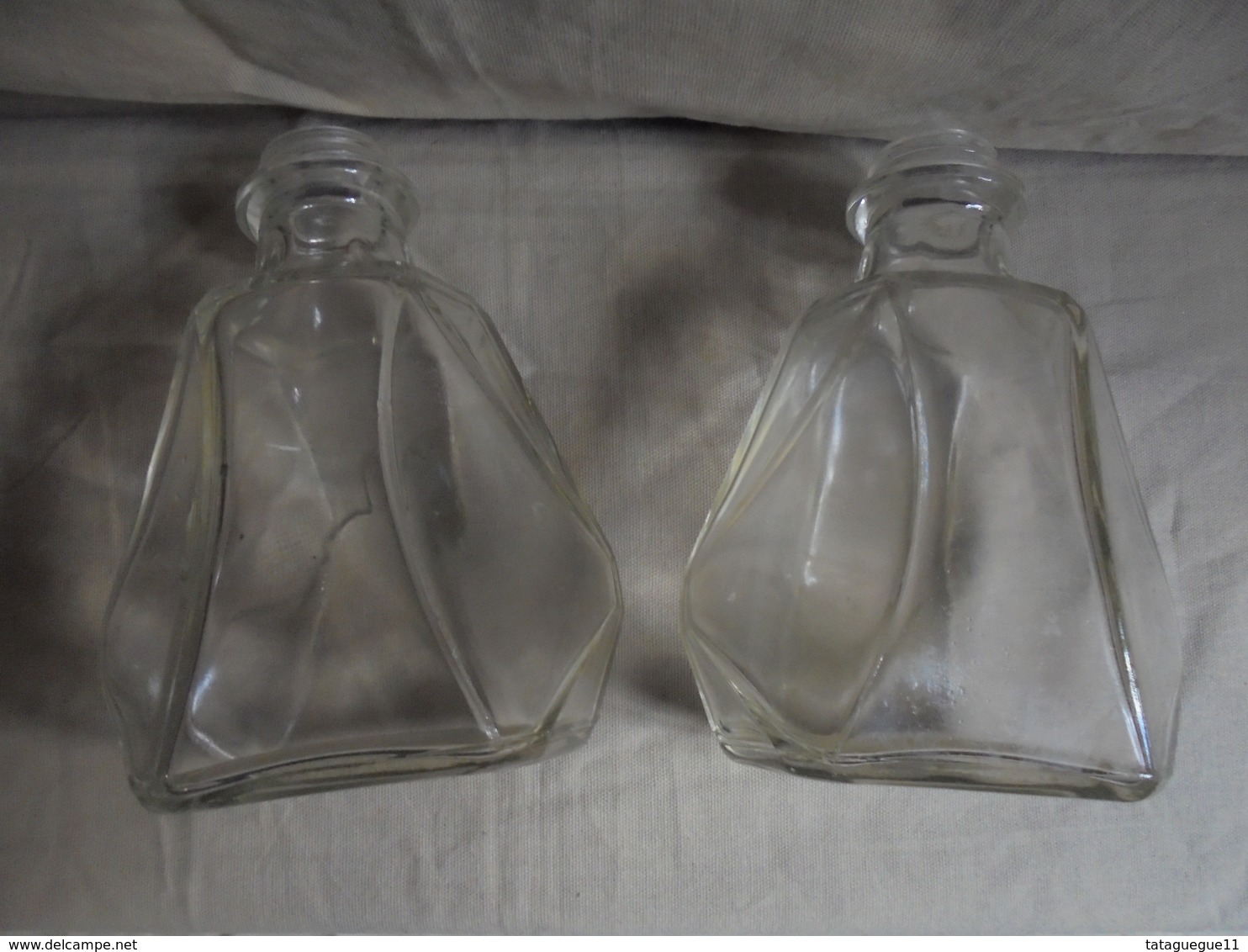 Ancien - 2 Flacons En Verre Hexagonaux (Pas De Bouchon) - Verre & Cristal