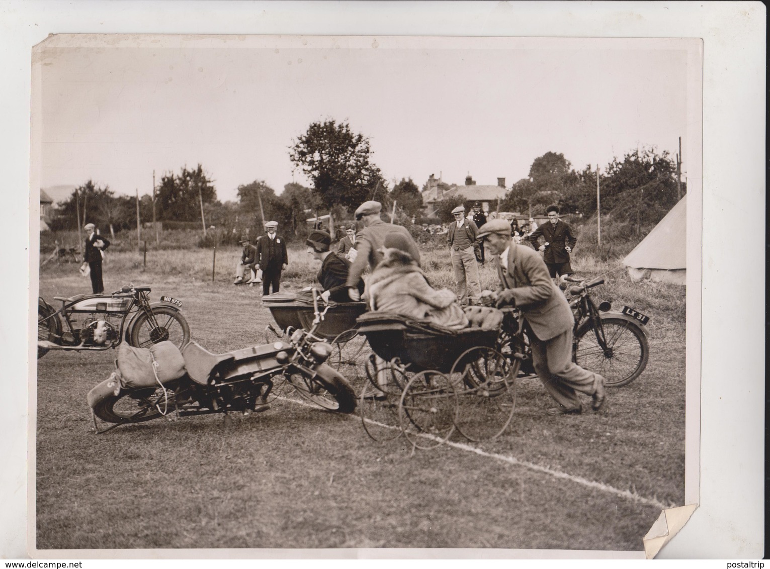 SEE CORNER // FEWSAY CARNAVAL SAVERNAKE HOSPITAL  WOMAN COMPETICION MOTOR CYCLE  RACA  Fonds Victor FORBIN (1864-1947) - Coches