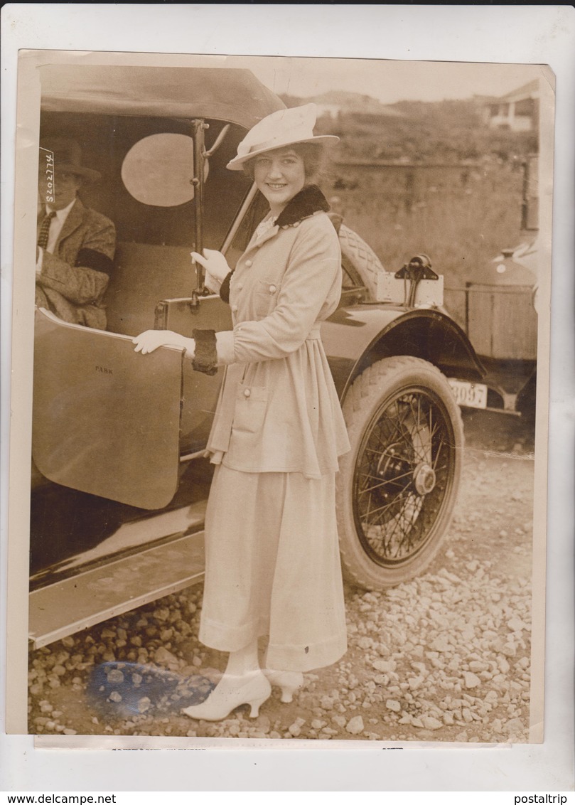 MISS ROBERTA WILLARD COLONY AT NEWPORT  COLONEL JOSEPH H WILLARD OF NEW YORK  Fonds Victor FORBIN (1864-1947) - Coches