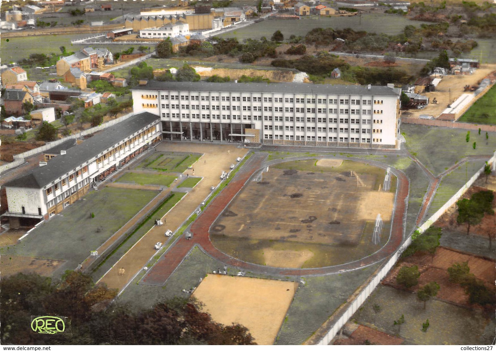 36-CHATEAUROUX- LYCEE DE JEUNES FILLES, L'INTERNAT, ET LE TERRAIN DE SPORTS VUE AERIENNE - Chateauroux