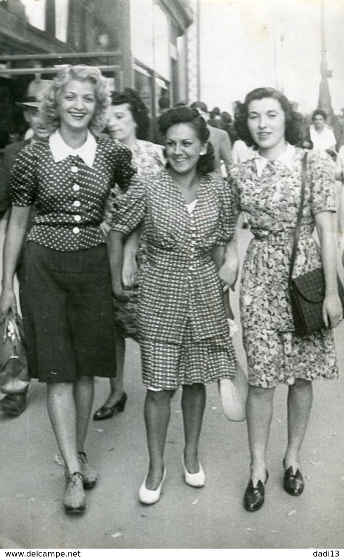 3 Femmes Sur La Canebière Marseille? - Années 1930-40 - Personnes Anonymes