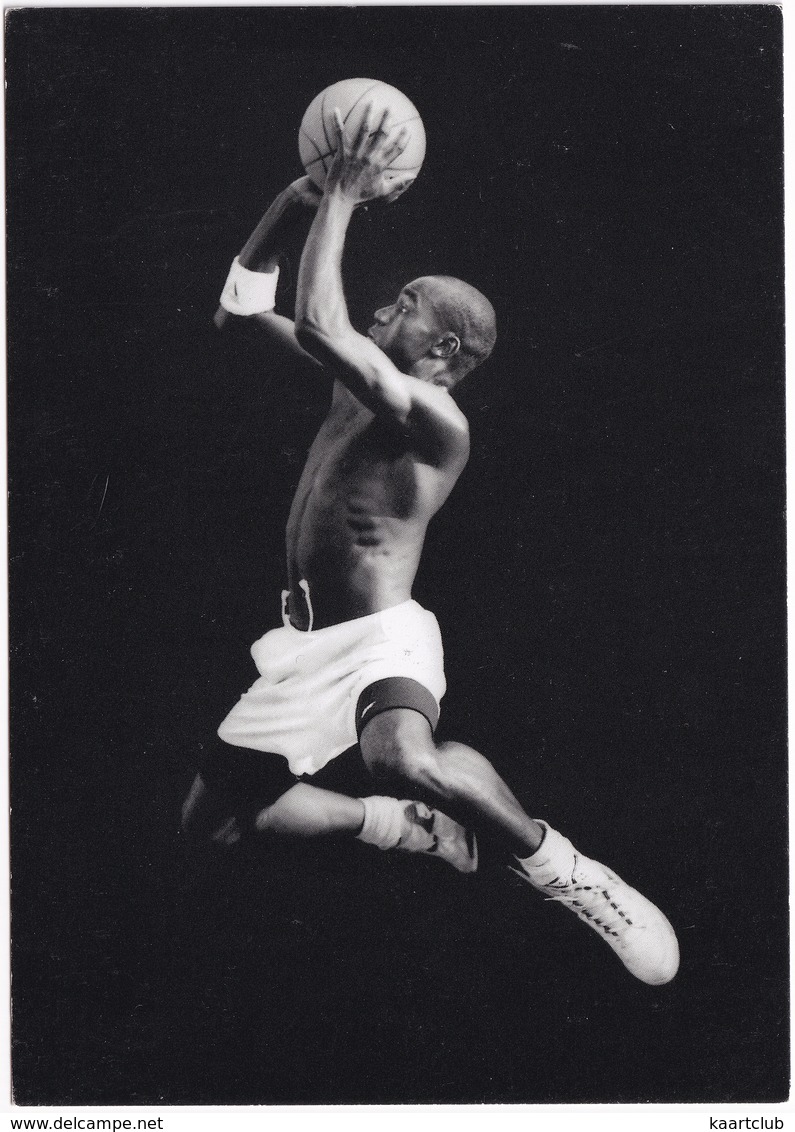 BASKETBALL JUMP - (1998 John Huet, From The Book 'Soul Of The Game') - USA/Paris, France - Basketbal