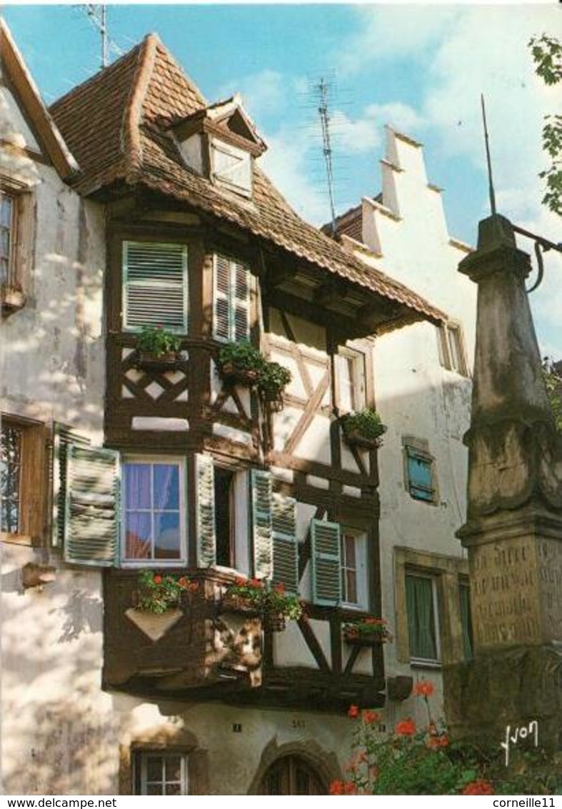 68 - EGUISHEIM - PLACE DU MARCHÉ - VIEILLE MAISON ET FONTAINE - Autres & Non Classés