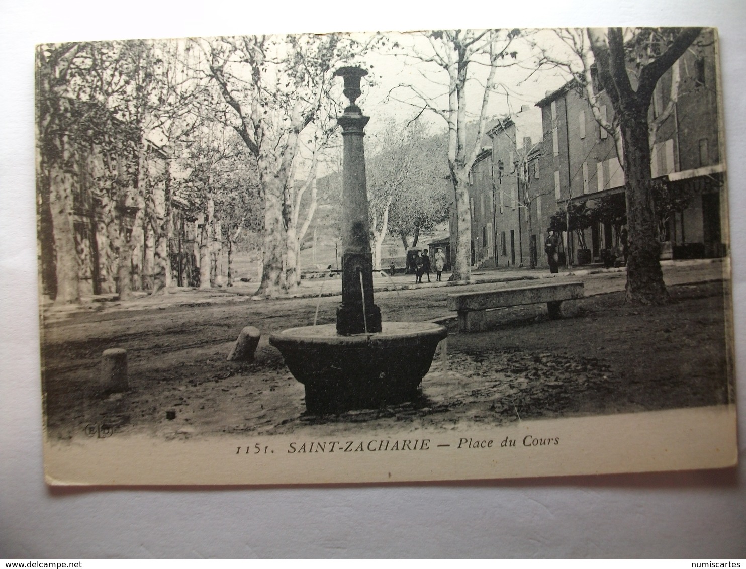 Carte Postale Saint Zacharie (83) ) Place Du Cours ( Petit Format Noir Et Blanc Non Circulée ) - Saint-Zacharie