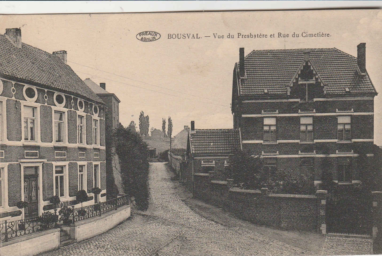 Bousval ;( Genappe )  ,  Vue Du Presbytère Et Ruedu Cimetière - Genappe