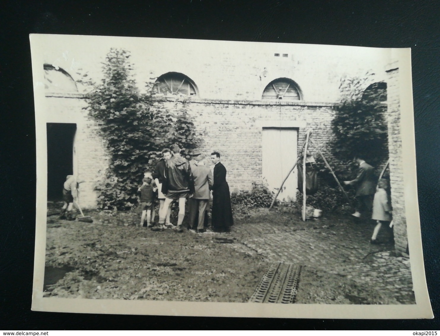 RÉVÉREND DOYEN DE YVOIR L ABBÉ R. WOINE AVEC GROUPE DE SCOUTS BELGIQUE WALLONIE NAMUR DINANT LOT 14 PHOTOS ORIGINALES