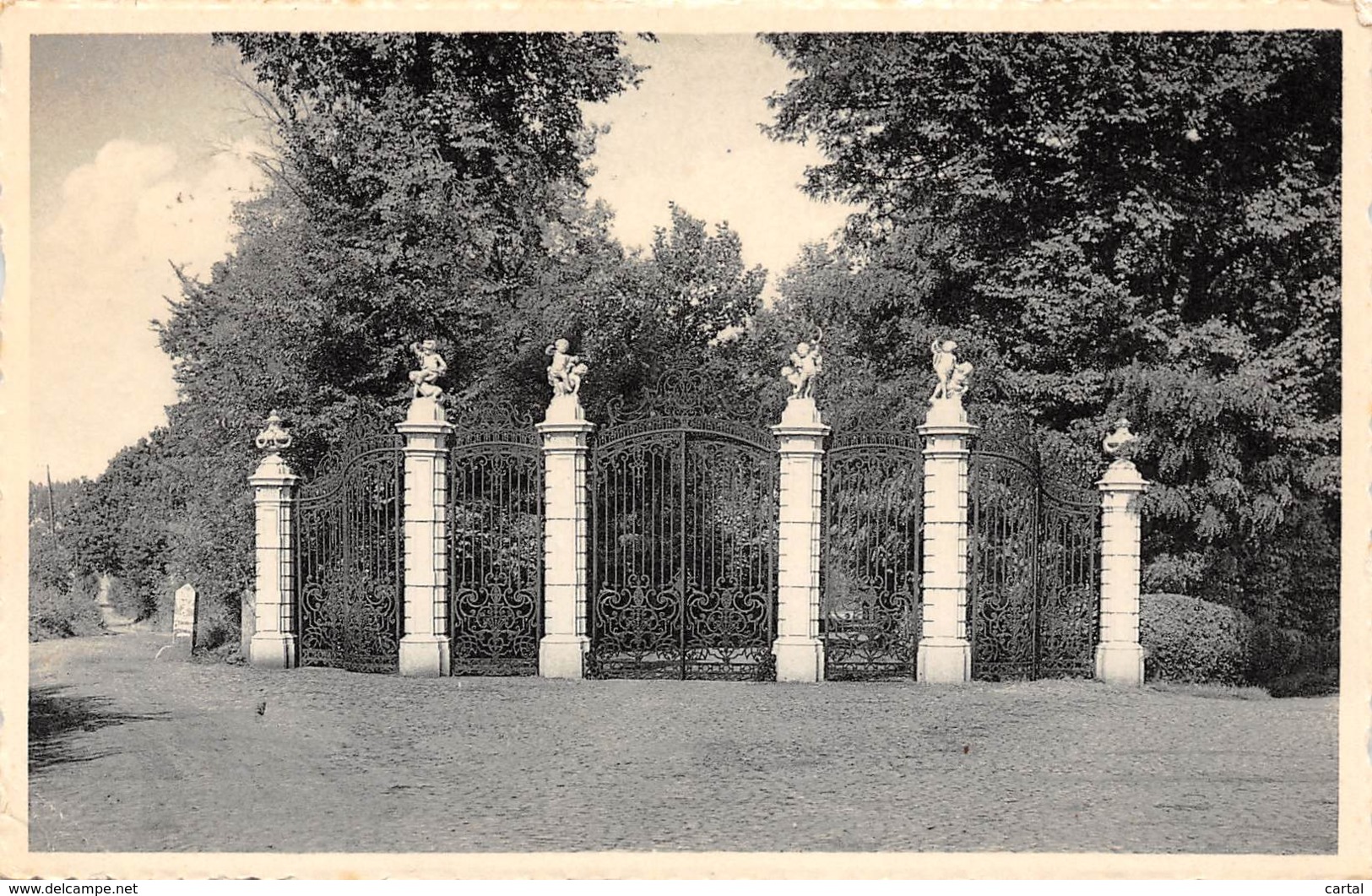 SAINTES - Grille Monumentale Du Château De Mussain - Tubize