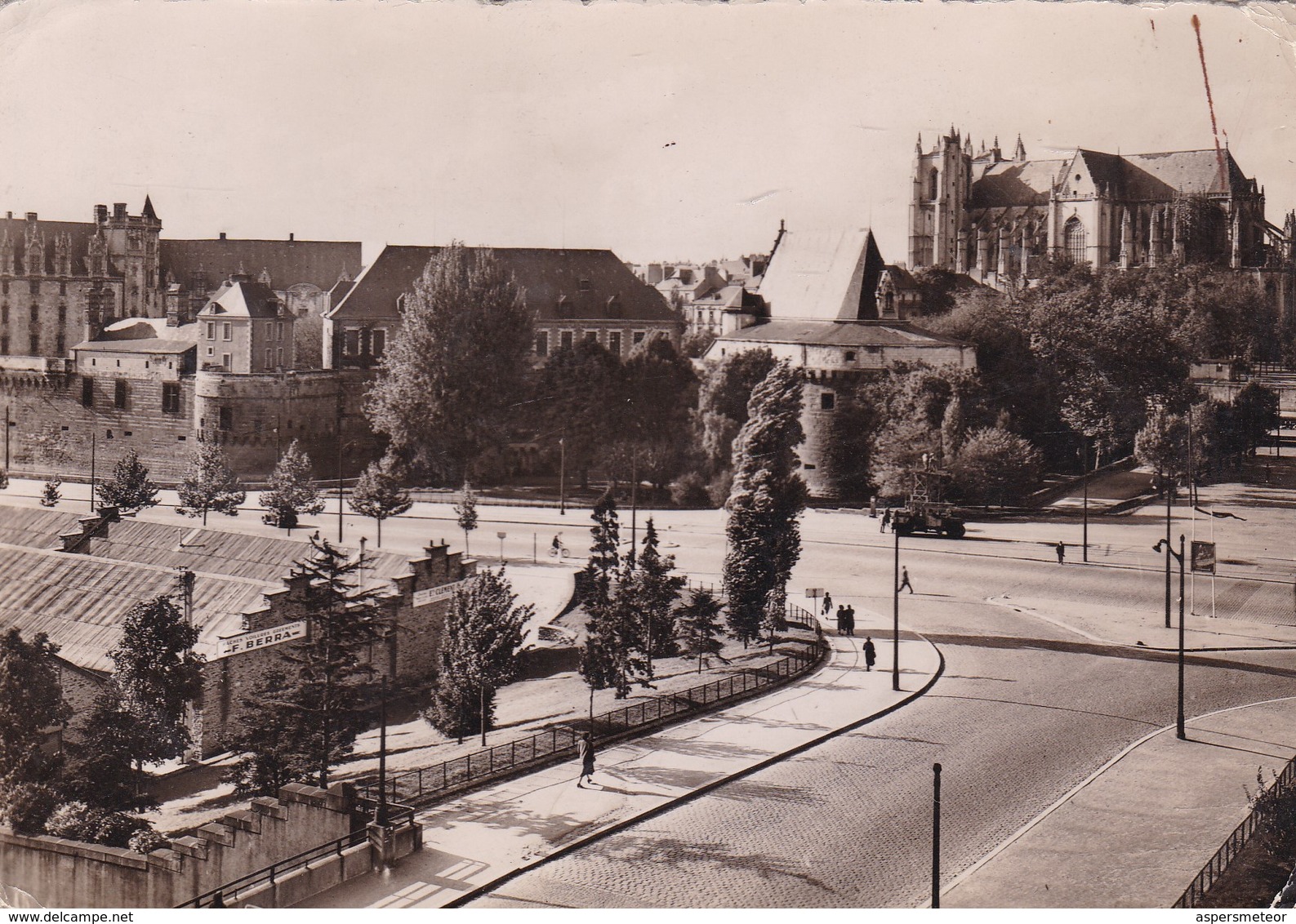 NANTES. VUE SUR LE CHATEAU ET LA CATHEDRALE. EDIT ETAP. CIRCULEE 1953 A L'ARGENTINE - BLEUP - Nantes