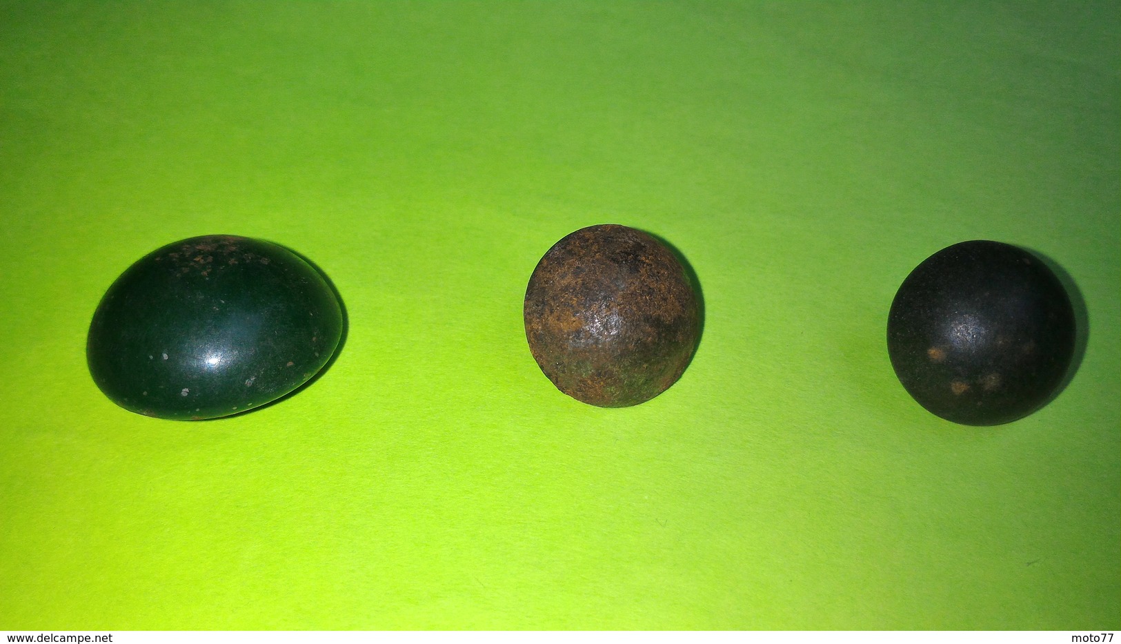 Lot De 3 BOUTONS Anciens - Diamètre Environ 17 Et 22 Mm Demi Sphère - Vêtement Armée Militaire Guerre Soldat /9 - Boutons