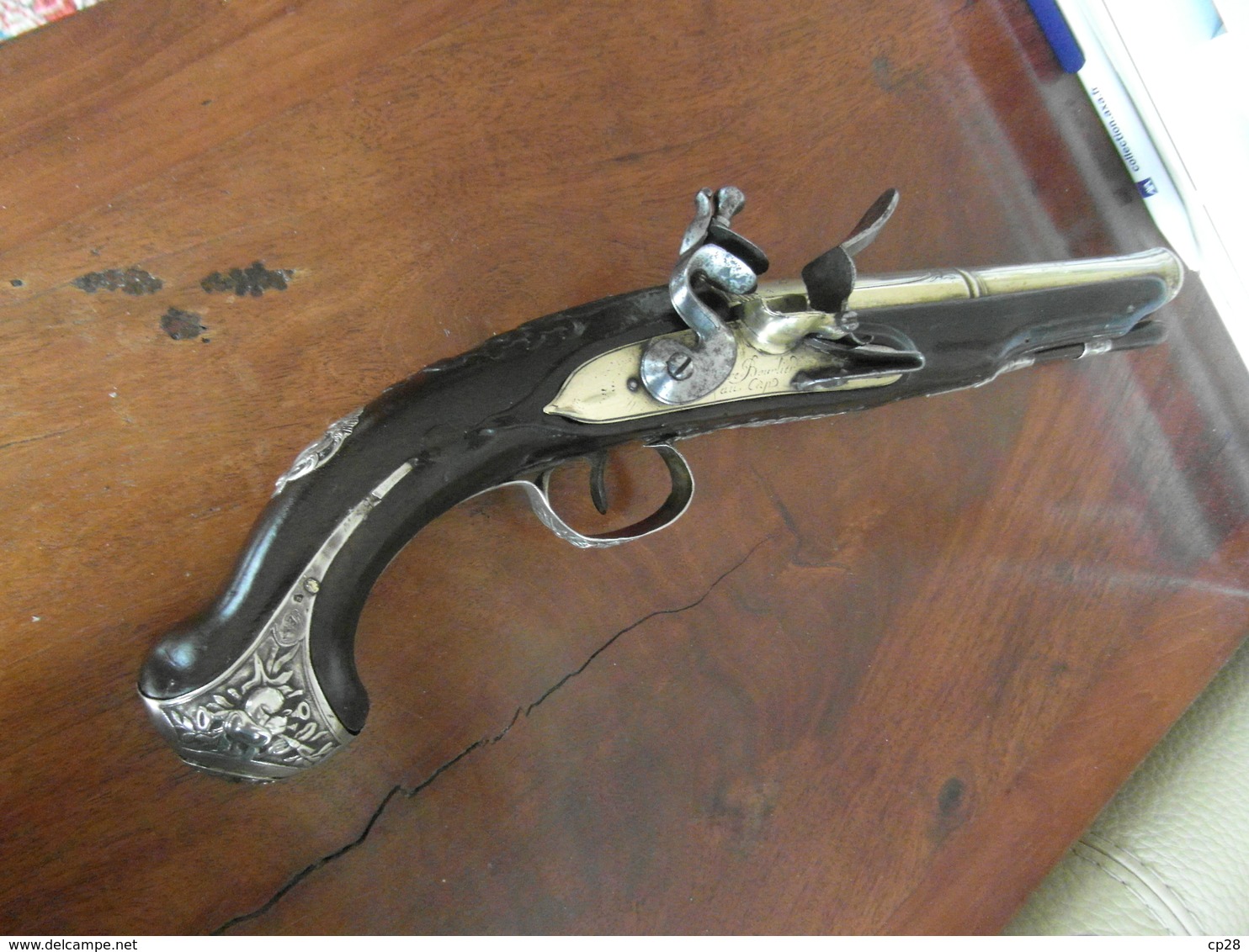 Beau pistolet de marine à silex 18è de "Pierre BOURLIER au CAP"