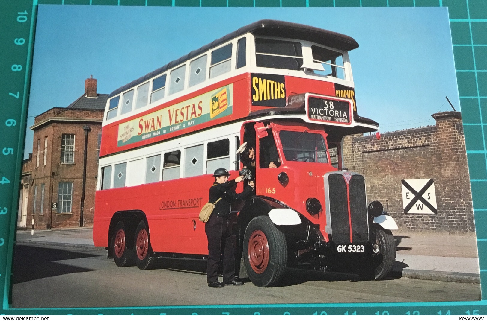 LT Type Motor Bus 1929-1953, No. 165 Is Shown In Second World War Running Condition - Buses & Coaches