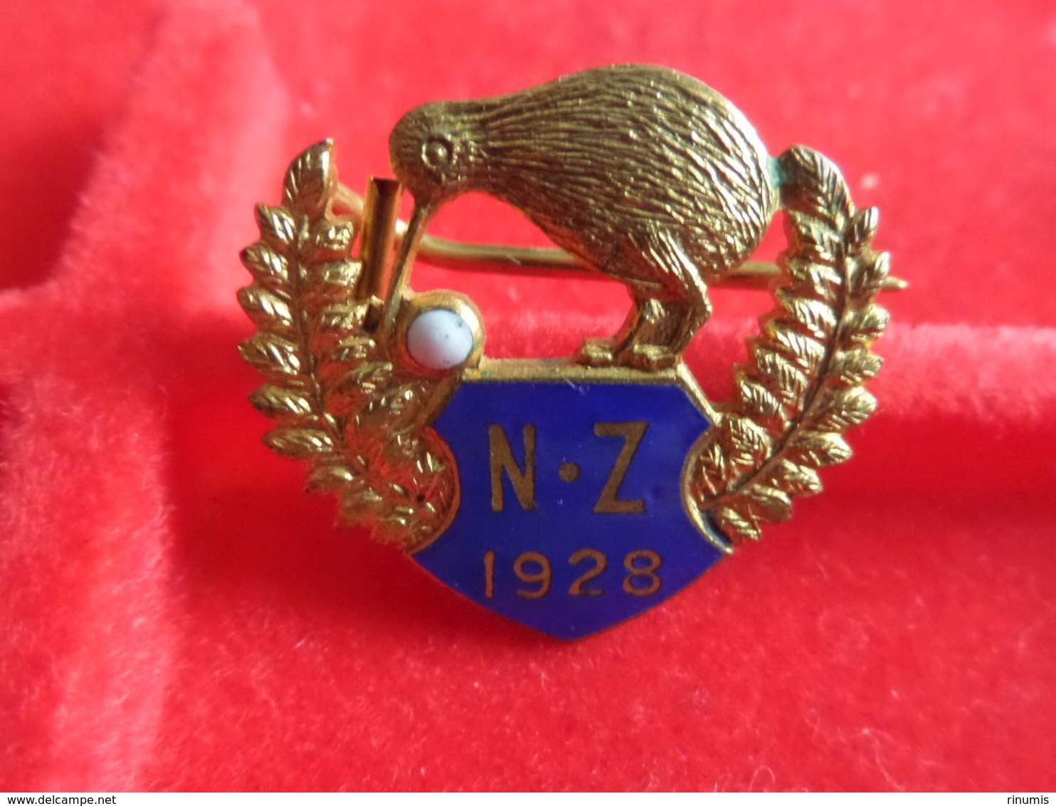 New Zealand Bowling Vintage Enamel Pin KIWI - Bowling