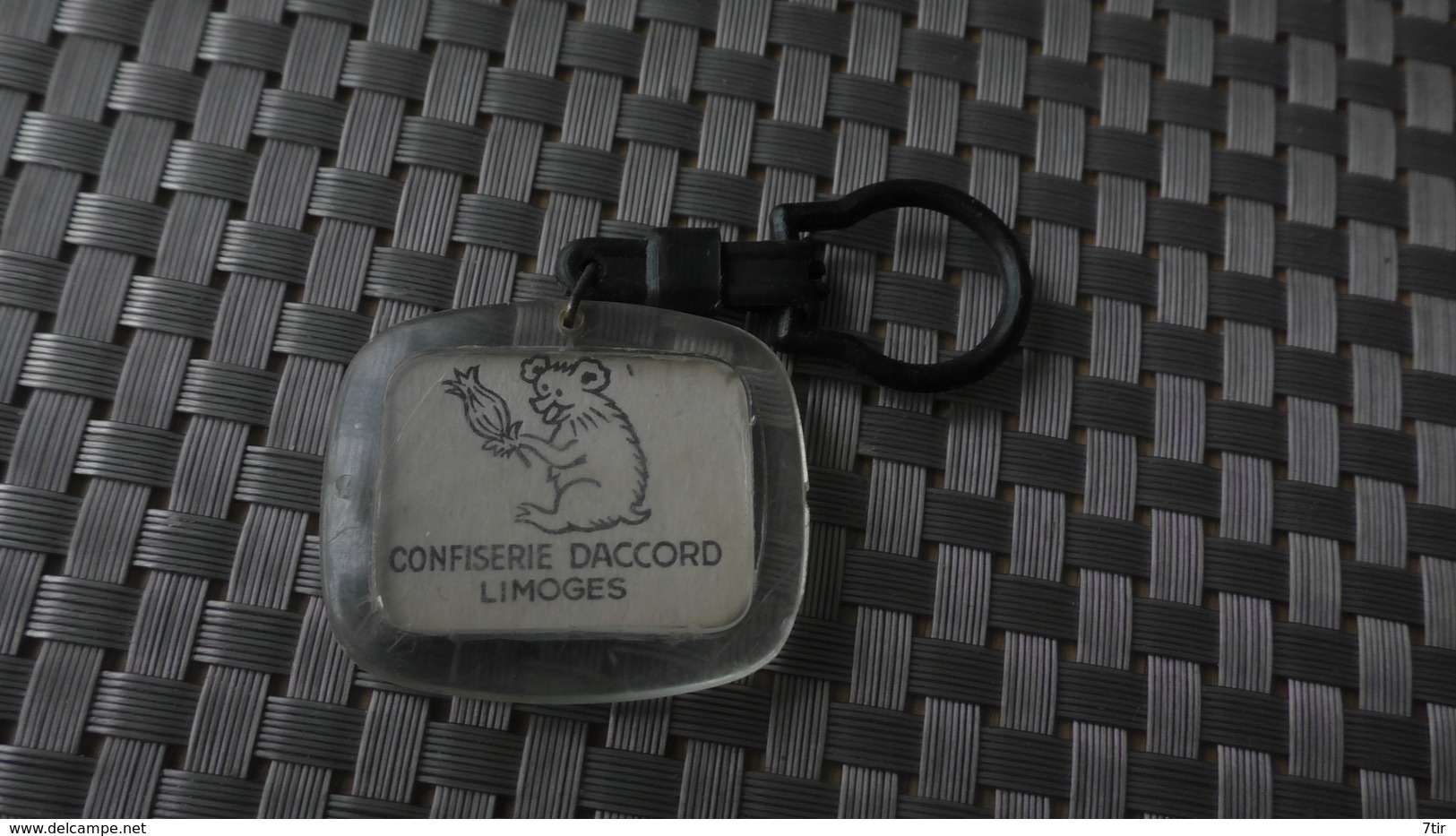 PORTE CLEF CONFISERIE DACCORD LIMOGES VOITURE FORD 1925 - Porte-clefs