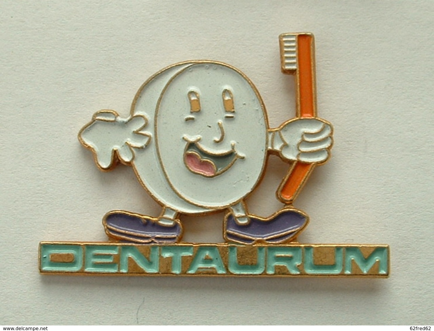 Pin's DENTAURUM - DENTAIRE - DENT - Autres & Non Classés