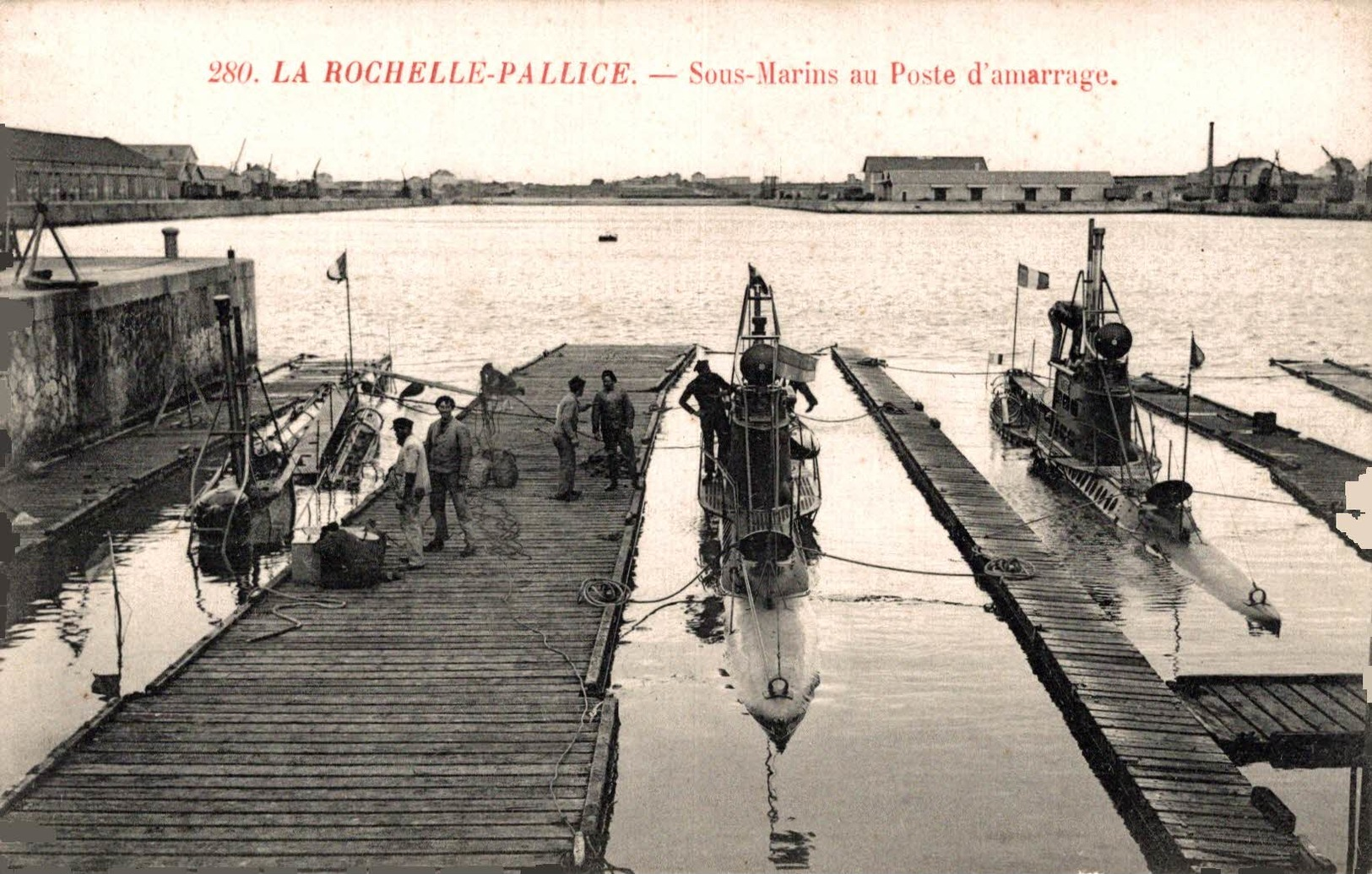 5698 -2019     LA ROCHELLE PALLICE   SOUS MARINS AU POSTE D AMARRAGE - La Rochelle