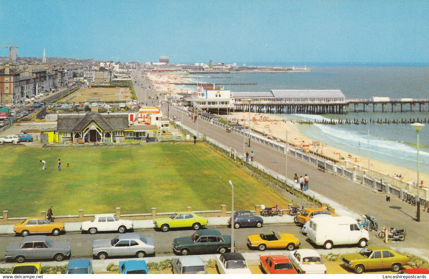 Postcard The Promenade Lowestoft Pier On The Right My Ref  B13104 - Lowestoft