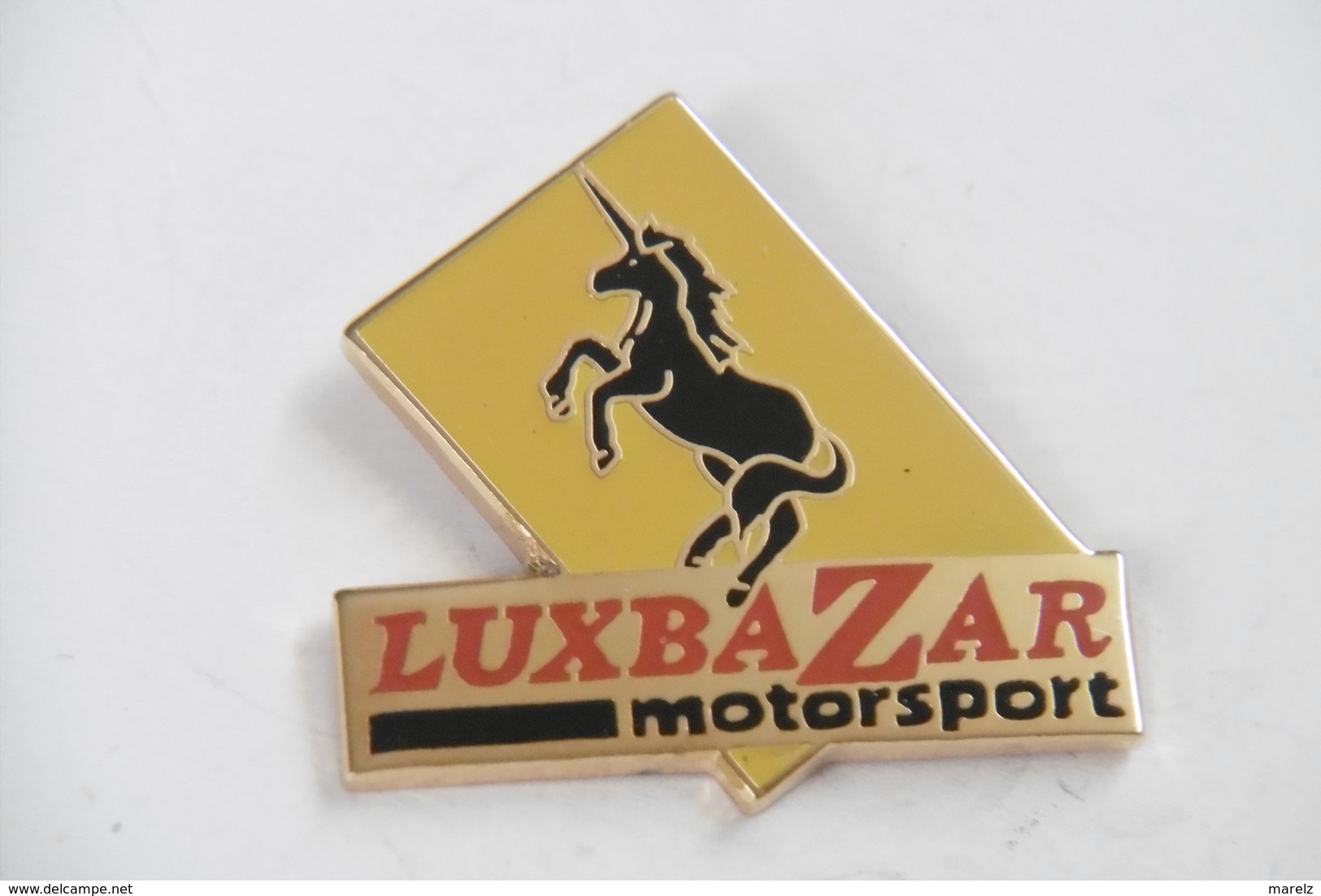 Pin's - LICORNE Noire Cabrée LUXBAZAR Motorsport - Tiere