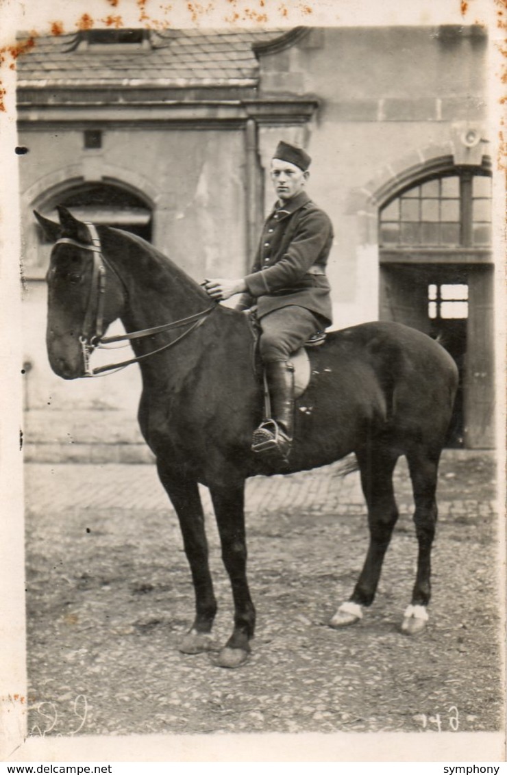 80. CPA Photo. BEAUMETZ, Par Roisel.  Soldat Sur Son Cheval. Souvenir Augustin Delahaye. 1940. Scan Du Verso. - Roisel