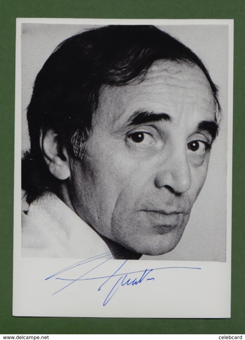 CHARLES AZNAVOUR In Person Signed Glossy Photo 13/18 Cm 5 X 7 Inch AUTOGRAPHE - Sonstige & Ohne Zuordnung