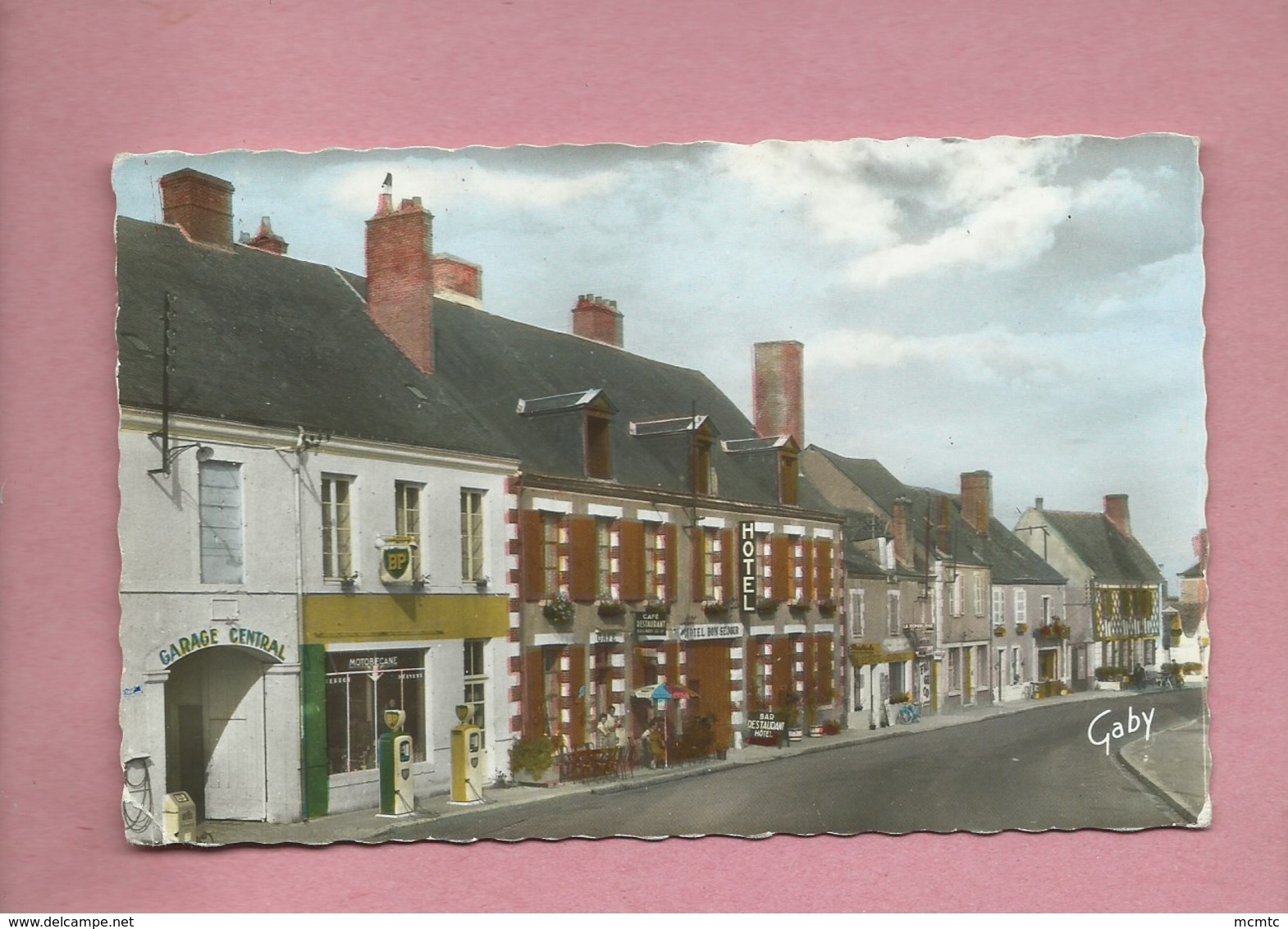 CPSM -  Ouzouer Sur Loire -( Loiret ) - L'Hôtel Bon Séjour -( Garage Central ,  BP , Motobécane ) - Ouzouer Sur Loire