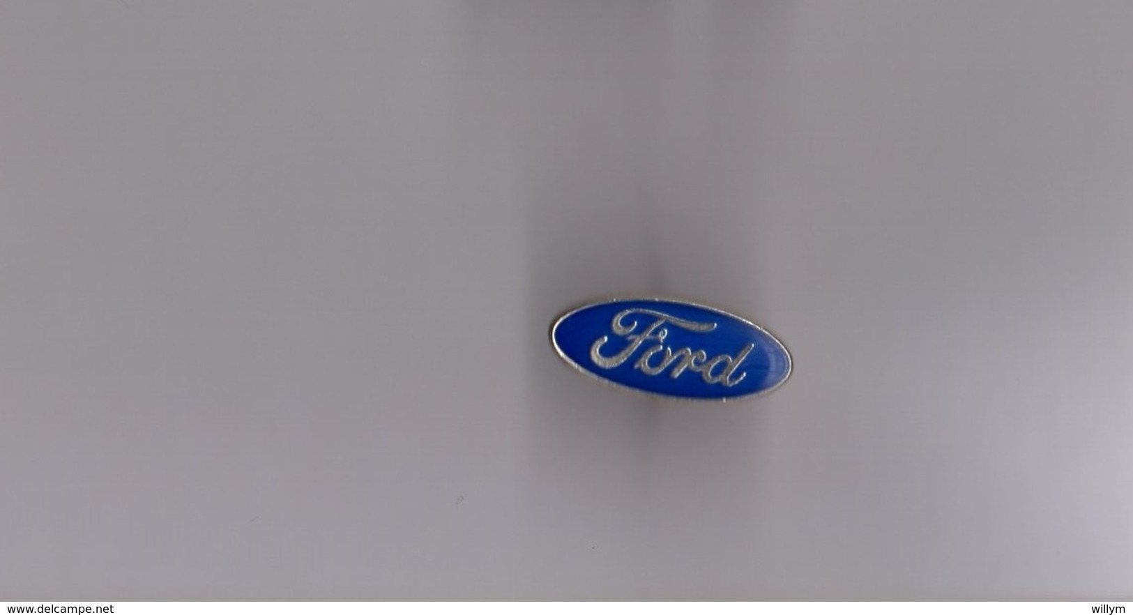 Pin's Logo Ford (époxy Fond Argenté) Longueur: 1,6 Cm - Ford