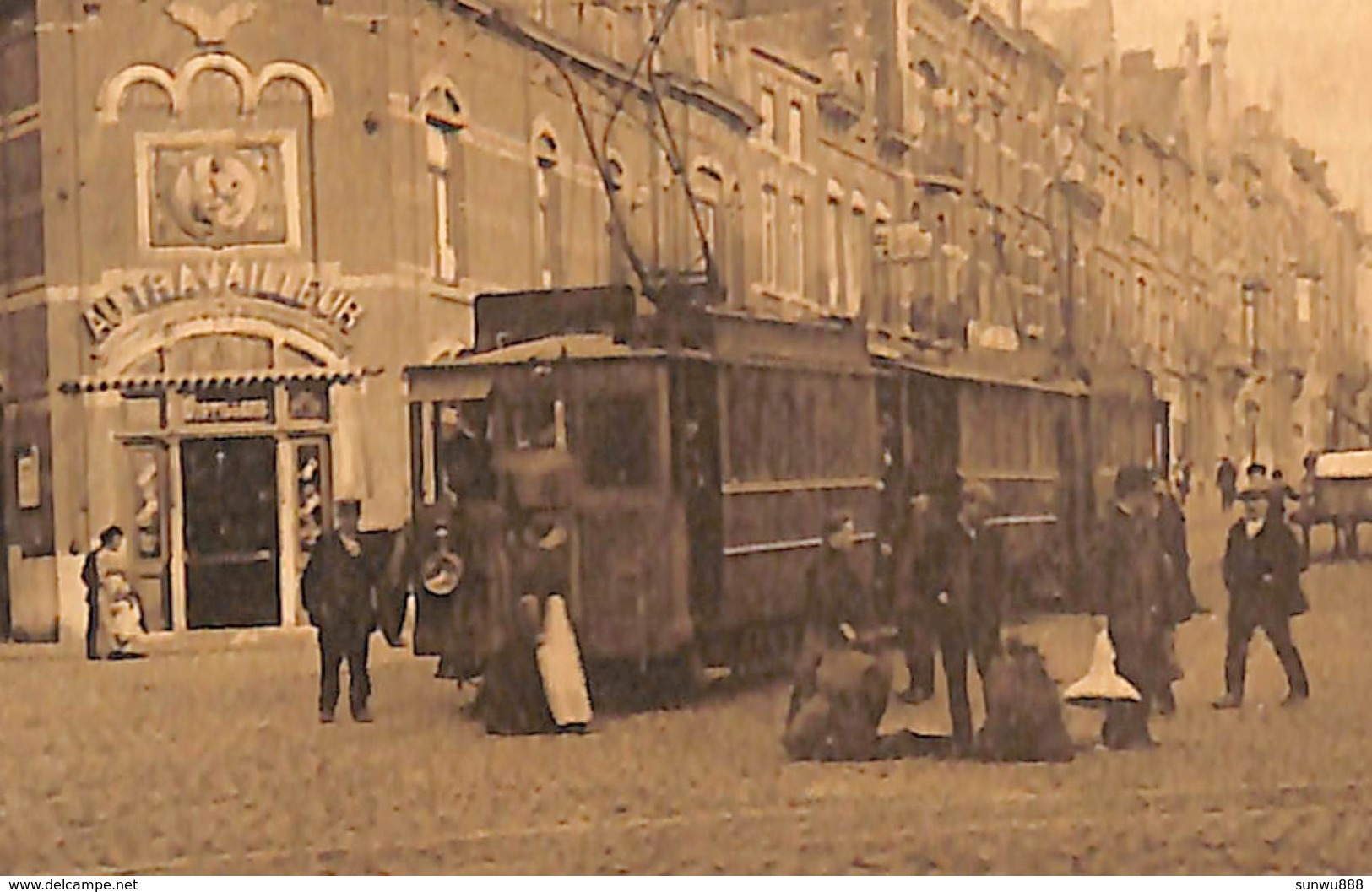 Charleroi - Avenue Des Viaducs  (animée, Tram Tramway, Distillerie Au Travailleur Voir Zoom) - Charleroi