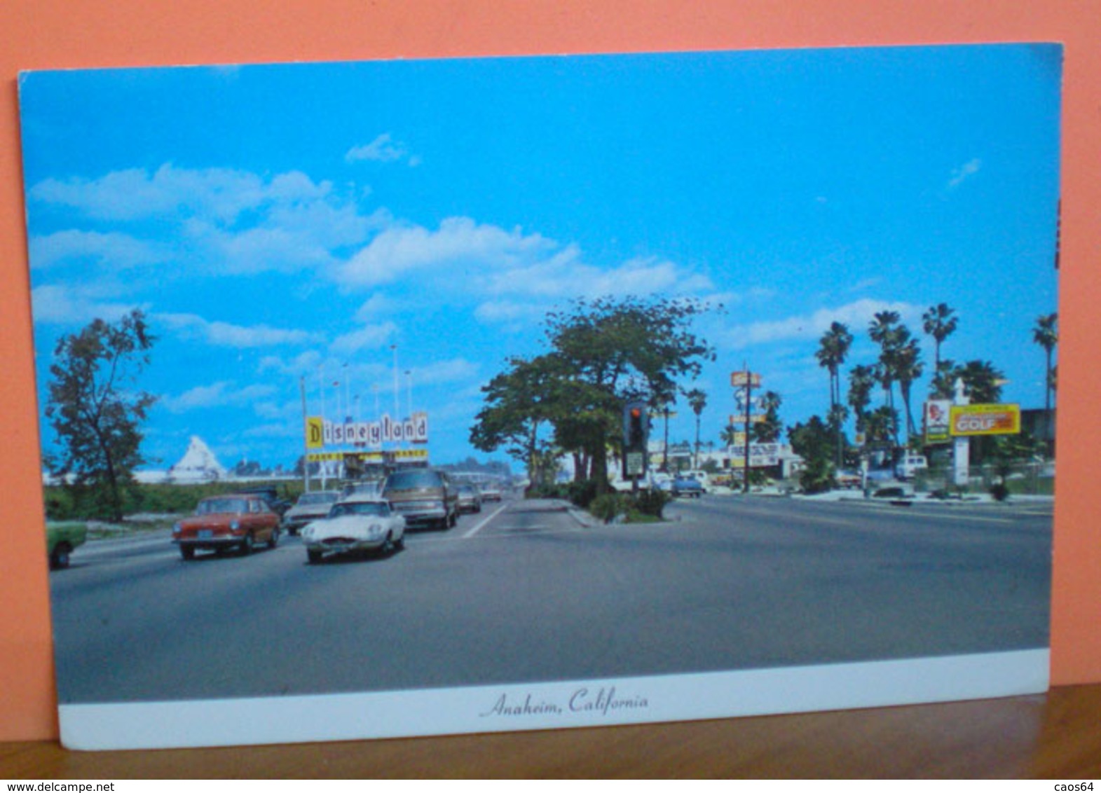 Disneyland Parking Entrance Auto Cars Anaheim Harbor Blvd California Cartolina Non Viaggiata - Anaheim