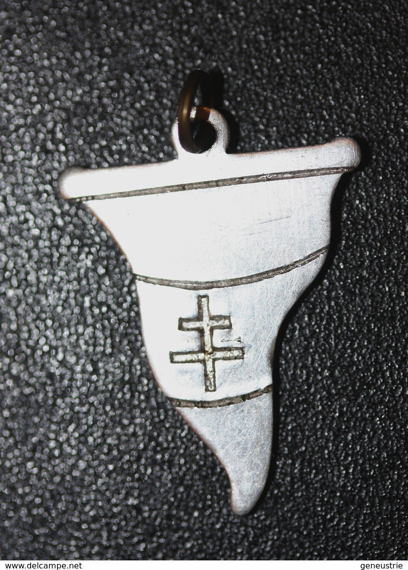 WWII Insigne Alu - Pendentif Drapeau Français Et Croix De Lorraine (Epoque De La Liberation 1944) WW2 - 1939-45