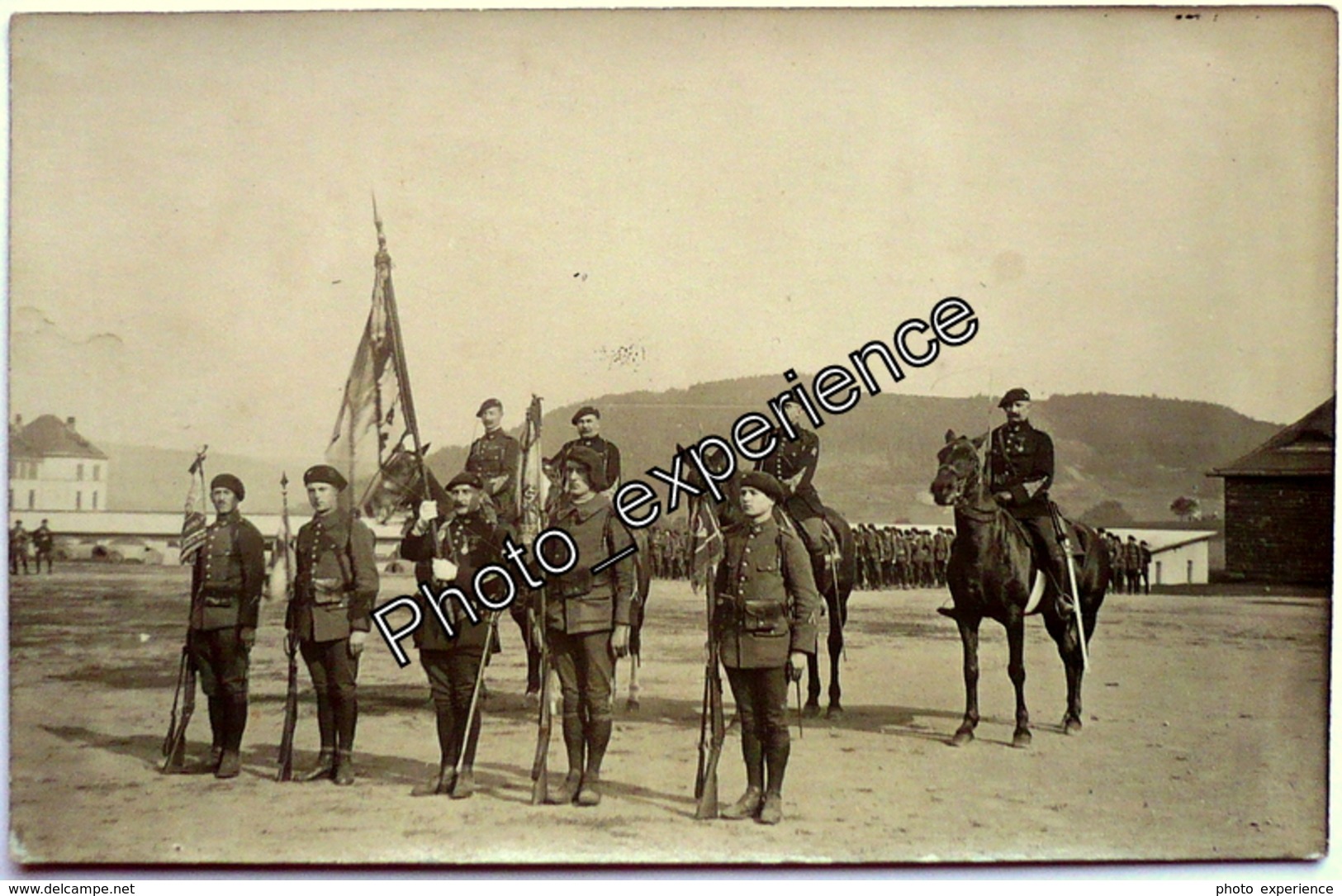 CPA Carte Photo Militaire Drapeau Fanion BCA Chasseur Alpin 1920 ? FRANCE ? - Regimenten